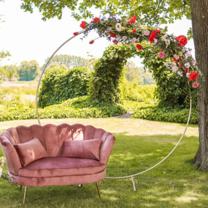 Gouden backdrop rond voor tijdens de ceremonie